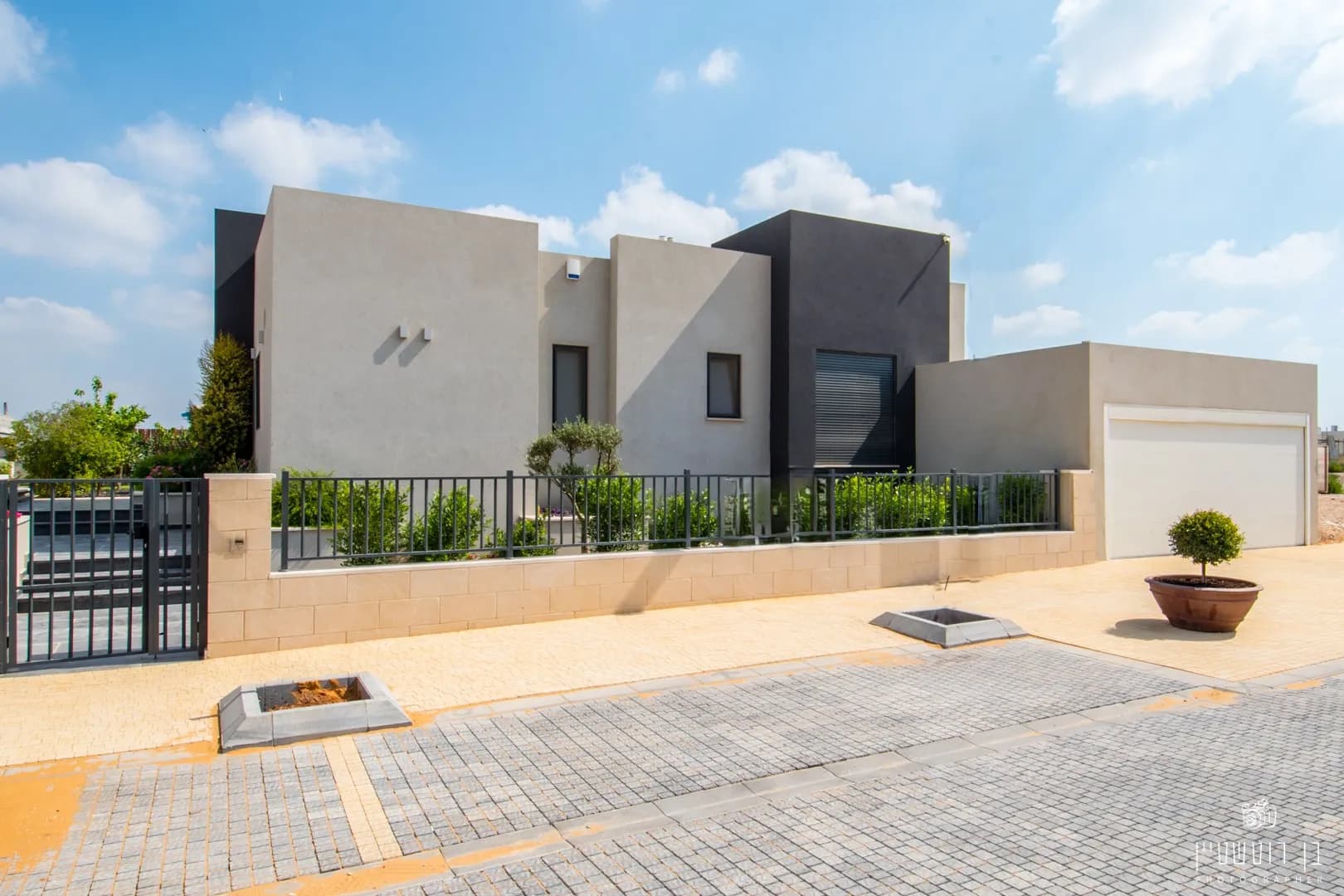 בית משפחת ט' במושב מאור